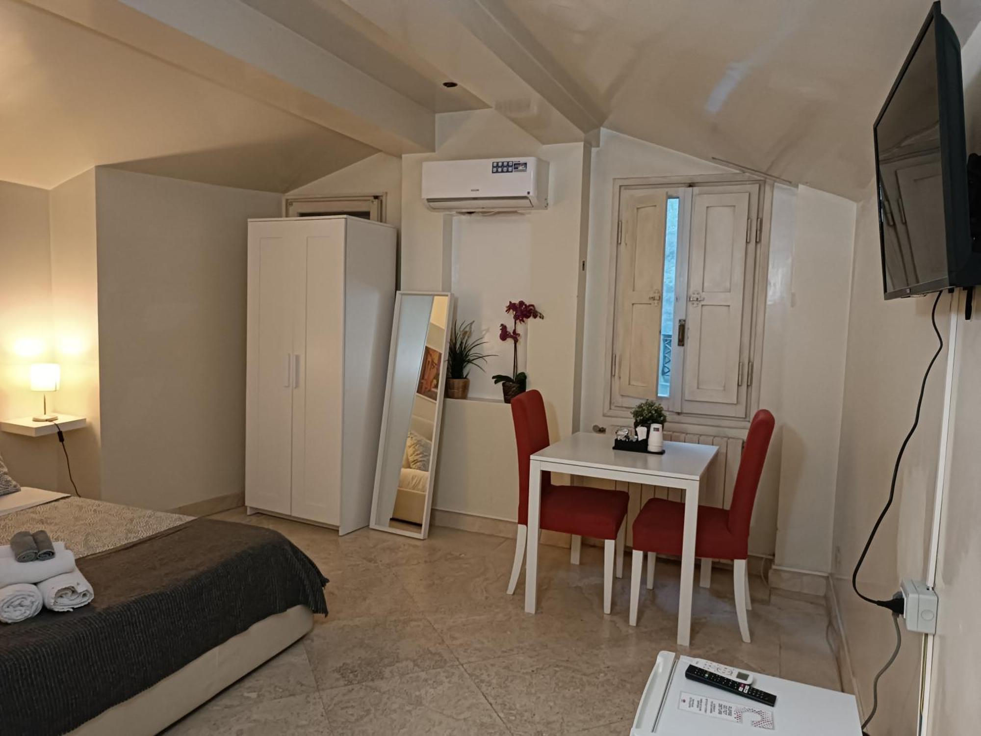 Navona Private Rooms Bnb โรม ภายนอก รูปภาพ